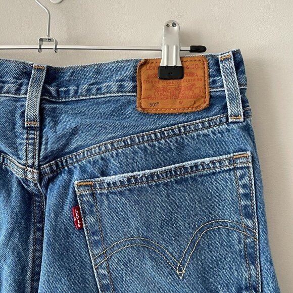 Levi's 501 Cropped High Rise Button Fly Waist Denim Medium Wash Jeans Blue 28 - Picture 5 of 10